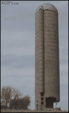 Tak prawdziwy mężczyzna gra w Jenga!